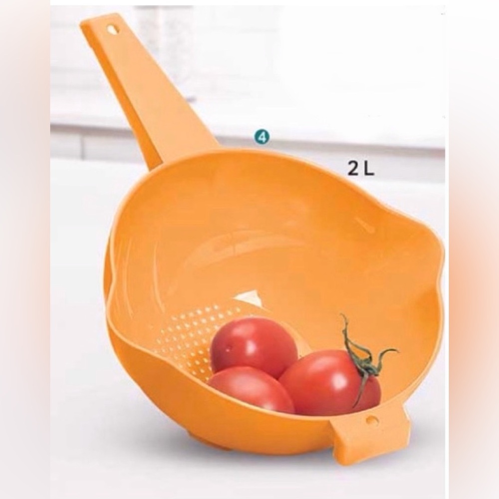 Tupperware 2 Quart Colander Strainer with Handle Orange